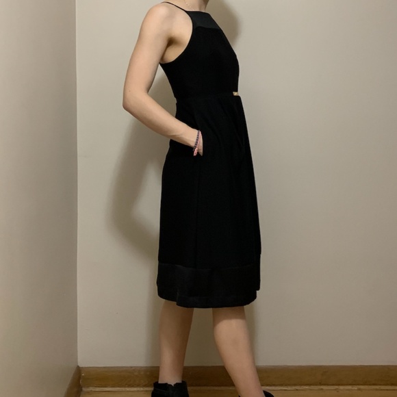 Black Halter dress with pockets - Picture 2 of 6